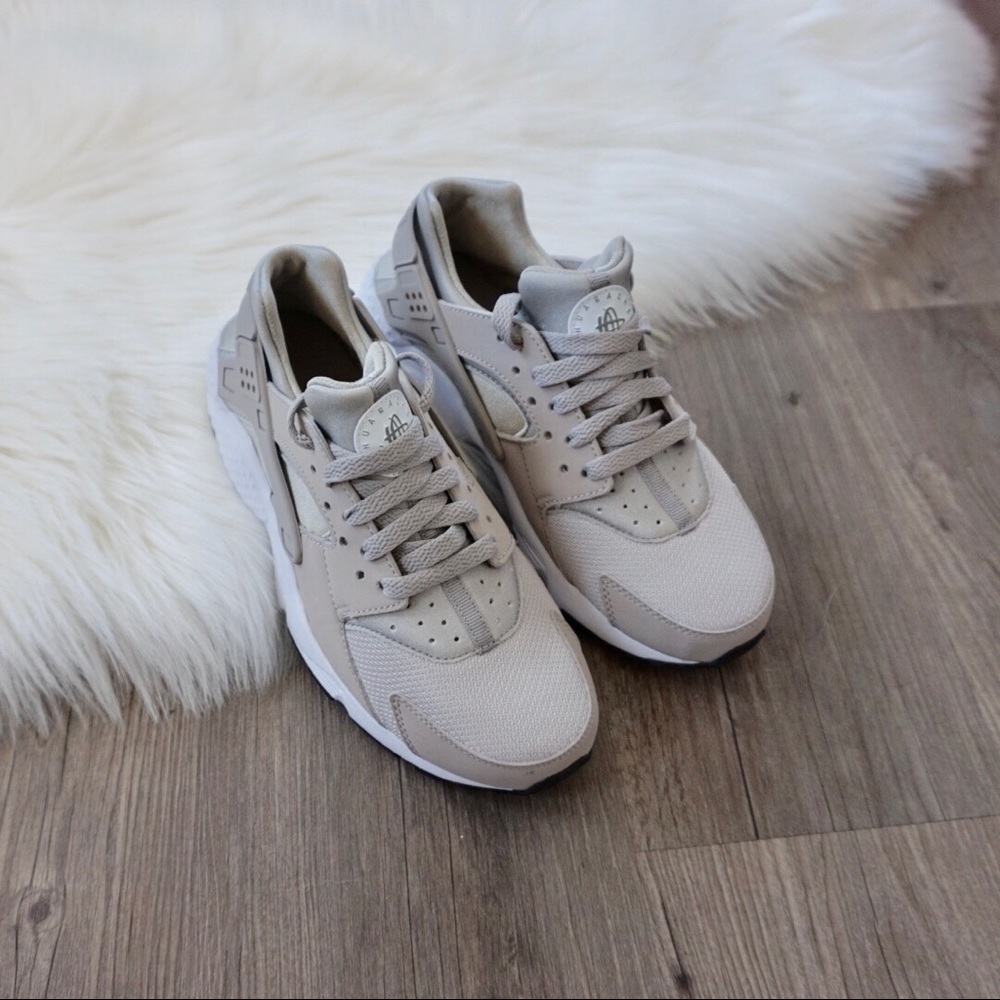 Brand New Nike Air Huarache Run - Picture 2 of 7
